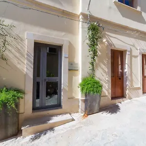 Pensión Sud, Noto